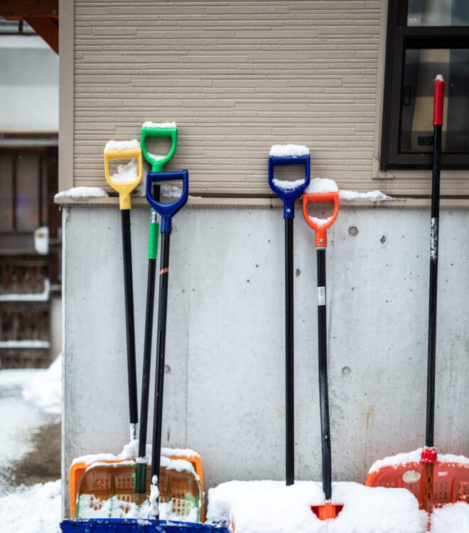 snow-shovel-in-the-snow-2025-02-22-15-10-48-utc
